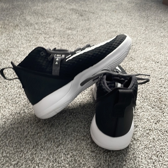 Men’s Nike Zoom Rize Basketball Shoes - Picture 6 of 11